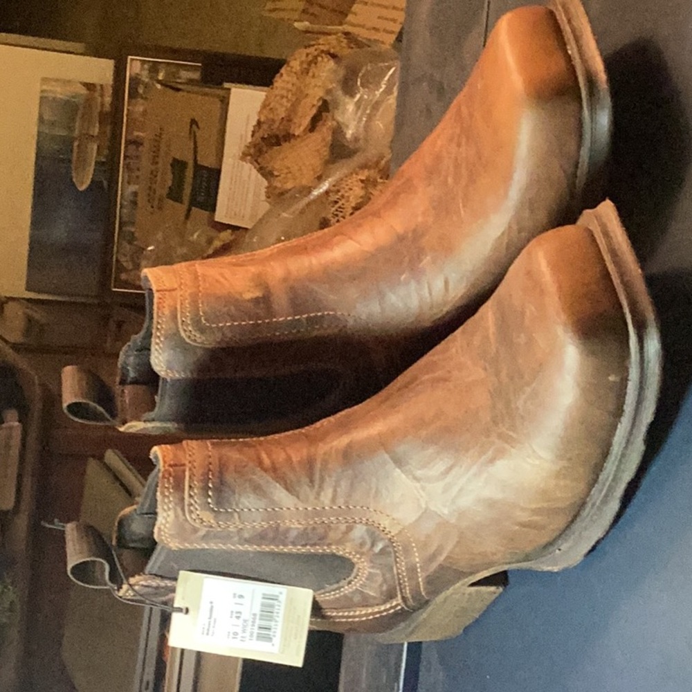 Ariat Midtown Rambler Boots for Men
Size 10 EE wide.  NWT